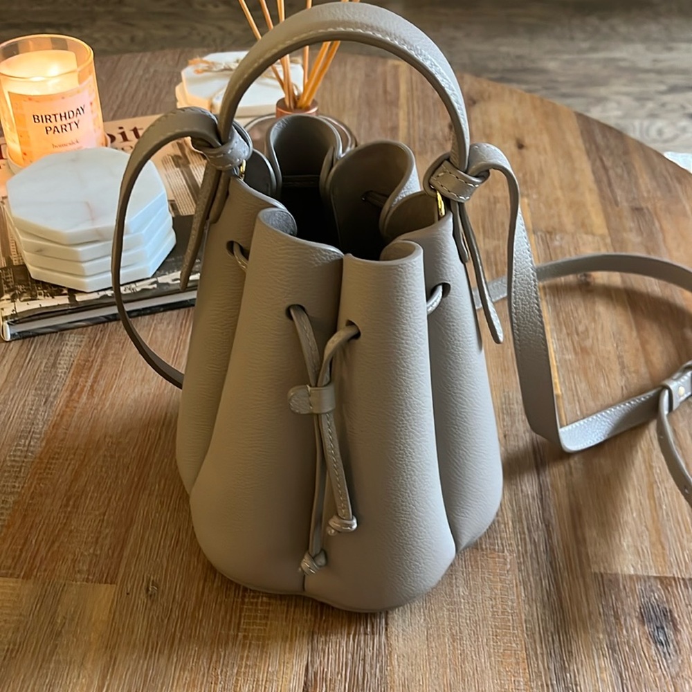 POLÈNE Numéro Huit Mini Bucket Bag in Taupe / Neutral